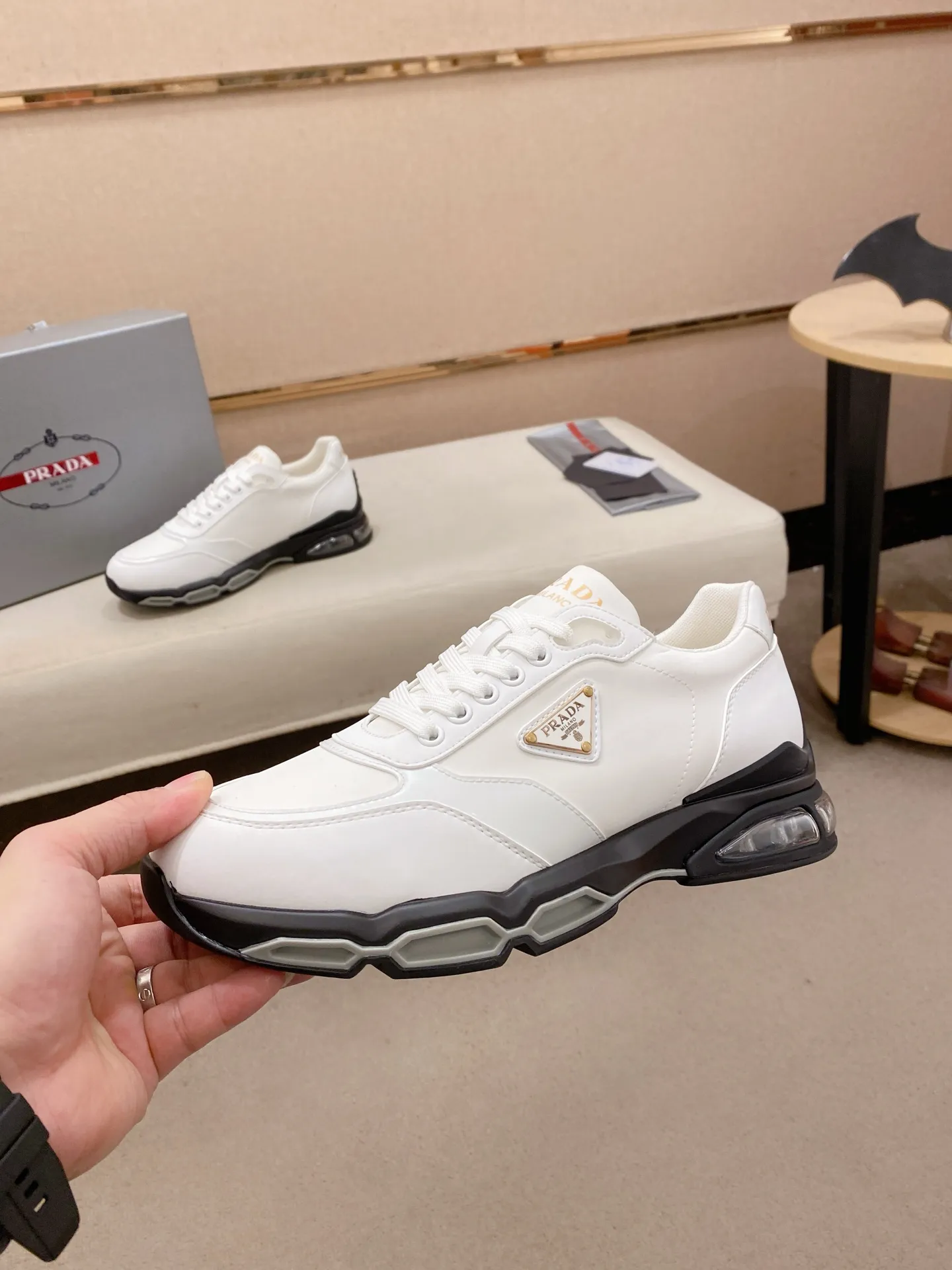Factory price 640💰 ✔️✔️✔️Higher version High-quality new PRADA (Prada) counters are on the market at the same time. New men's shoes, 😘fabrics imported first-layer cowhide with waterproof materials, purely handmade. Lining: Full cowhide lining. 👍🏿 High-end ☄️ air-cushion molded anti-slip rubber outsole, exquisite lines, simple and elegant, comfortable and high-end for leisure travel. Code number: 38 to 45